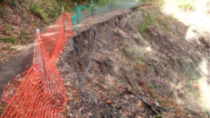 Precarious trail at the Alpine Road/Meadow Trail junction (Midpen Staff)