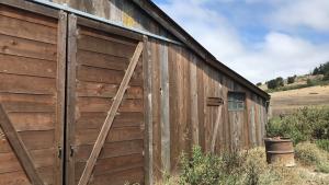 A barn restored by Peninsula Open Space Trust (POST) on the Johnston Ranch property uplands. (Leigh Ann Gessner/Midpen)