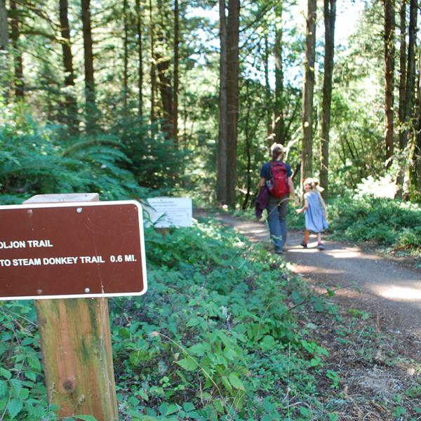 Hikers on the Oljon Trail in El Corte de Madera Creek Preserve. (Leigh Ann Gessner)