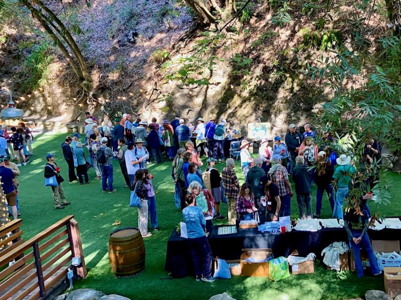 (Jen Williams/Midpen) Volunteers mingle at recognition event