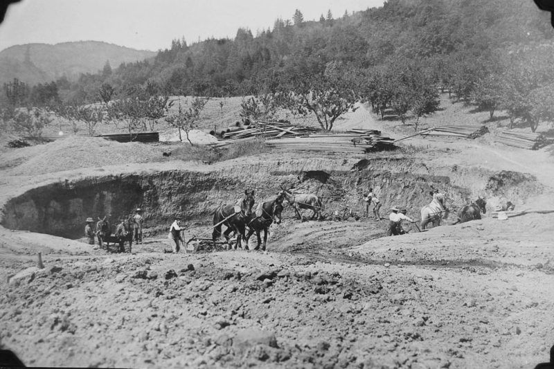 Reservoir excavation in 1909.